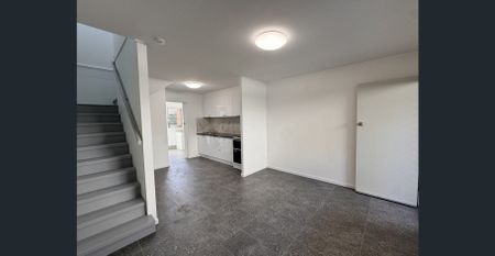 Refurbished 2 bedroom unit - Close to the CBD! - Photo 3