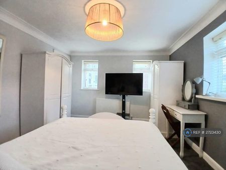 1 bedroom in a house share to rent - Photo 3