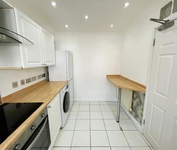 3 bedroom terraced house to rent - Photo 6