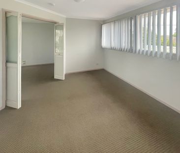 Spacious Family Home - Photo 3