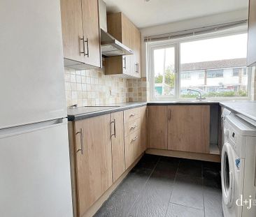 3 bedroom end of terrace house to rent - Photo 5