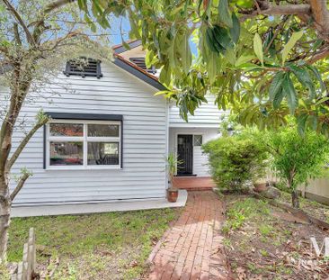 Spacious Family Home in a Prime Location - Photo 3