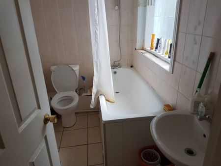 4 Bed Flat, Brunswick House, E2 - Photo 4