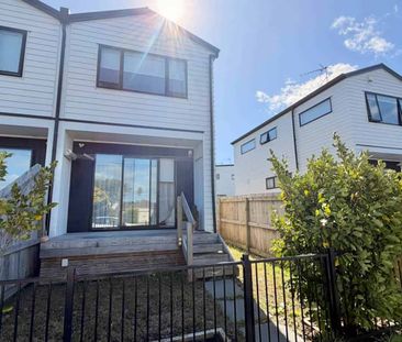 Modern Townhouse! - Photo 2