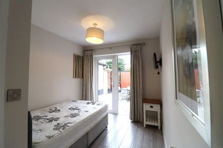 Detached Bungalow, Shrewsbury, Ballsbridge, Dublin 4 - Photo 5