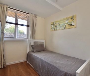 Dowdeswell Close - Photo 2