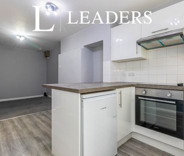 flat to rent Pound Lane, Epsom, KT19 - Photo 4