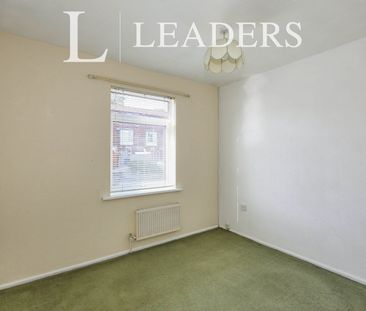 3 bedroom house to rent Newshaw Walk, Stoke-on-Trent, ST1 - Photo 2