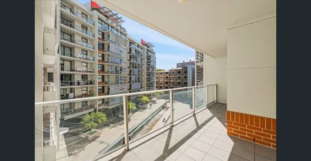 Modern One-Bedroom Unfurnished Apartment in the Heart of Ultimo - Photo 4