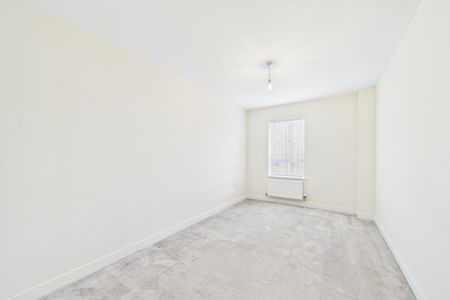 2 bedroom Flat in Fleming Place, Bracknell - Photo 3