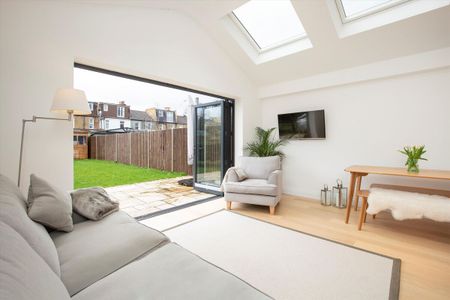 A lovely contemporary three bedroom terraced house in South Wimbledon. - Photo 3