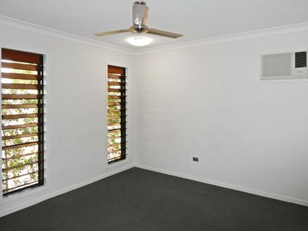 Spacious & Modern 4-Bedroom Family Home with Dual Living Areas! - Photo 2