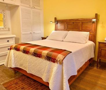 Colonial Apartment for rent in unbeatable location! Available May 1... - Foto 3