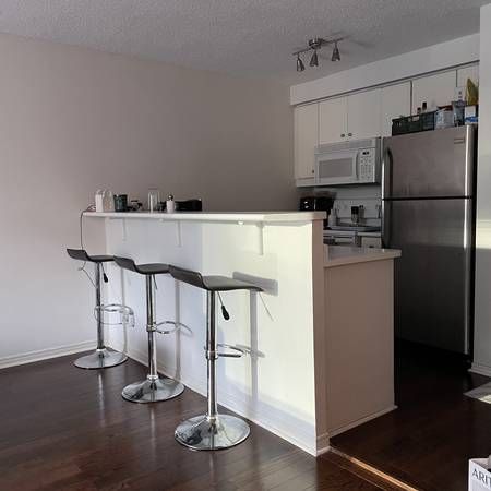 ALL-INCLUSIVE 1+1 BDRM IN THE HEART OF THE HARBOURFRONT! - Photo 4