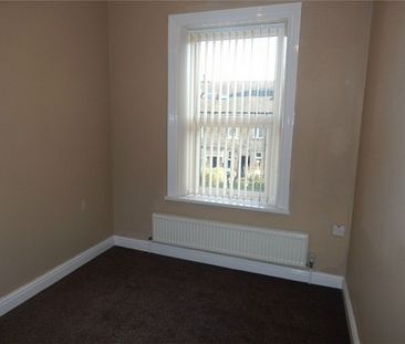 2 Bed - Clement Street, Birkby, Huddersfield, West Yorkshire - Photo 5