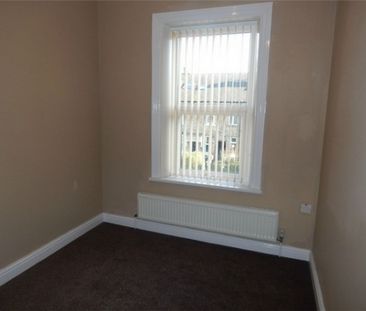 2 Bed - Clement Street, Birkby, Huddersfield, West Yorkshire - Photo 2