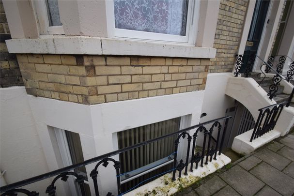 1 bed apartment to rent in Valley Bridge Parade, Scarborough, YO11 - Photo 1