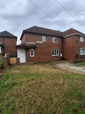 3 bedroom end of terrace house to rent - Photo 2