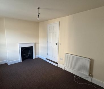 4 bedroom flat to let - Photo 2