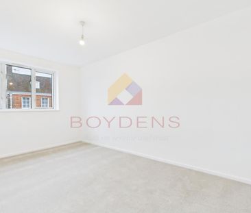 High Street, Kelvedon - Photo 3