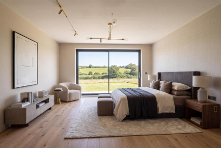 5 bedroom detached house to rent - Photo 4