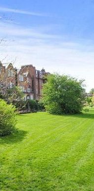Greencroft Gardens, London - Photo 2