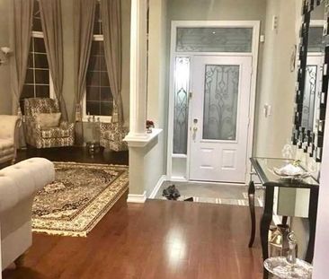 For Lease - 135 Stonechurch Crescent, Markham, Ontario - Photo 2