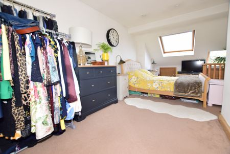 3 bedroom semi-detached house to rent - Photo 5