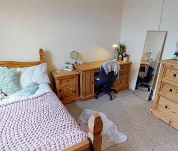 4 bedroom terraced house to rent - Photo 3