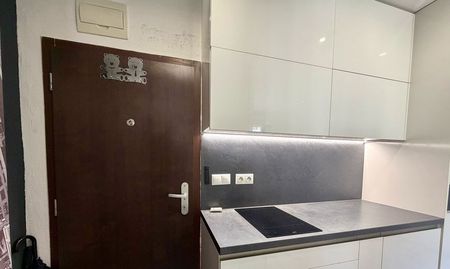 Prenájom - garzónka v centre mesta na Dunajskej ul. - Photo 4