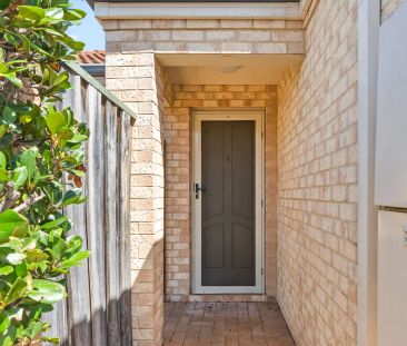 Freshly Painted Villa in Perfect Location - Photo 4