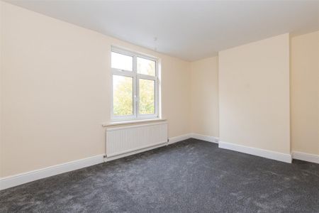 3 bed House - Mid Terrace To Let - Photo 3