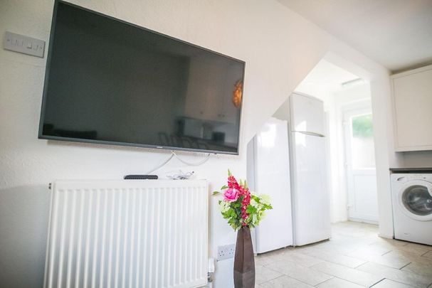 1 bedroom in a house share to rent - Photo 1