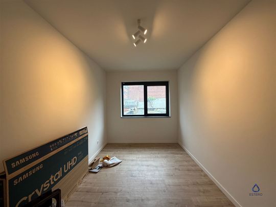 Ruim 2-slaapkamerappartement nabij het bruisende Eilandje - Photo 1