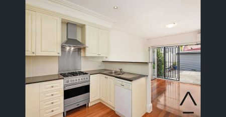 Spacious Three-Bedroom Home in a Quiet Alexandria Pocket - Photo 4