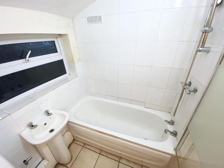 House share to rent - Photo 2