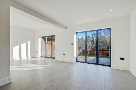 3 bedroom apartment to rent - Photo 2