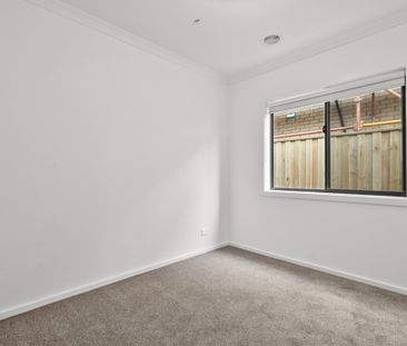 5 Flume Way, Officer VIC 3809 - House For Rent | Domain - Photo 2