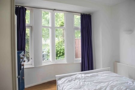 2 Bed Flat, Acton Lane, W4 - Photo 2