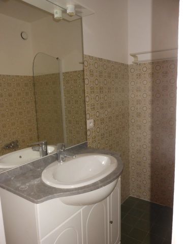 Location Appartement 2 pièces 53m² GRASSE 06130 - Photo 3