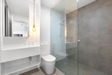 Modern 2-Bedroom Apartment in the Heart of West End - Photo 4