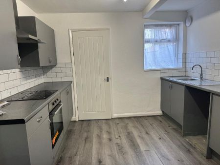 2 Bedroom Terraced House To Rent - Photo 2