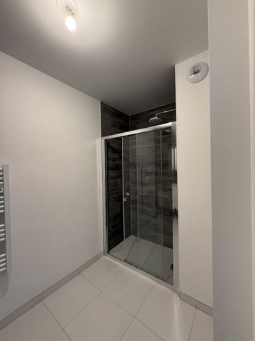 Location Appartement 3 pièces 68m² BORDEAUX 33300 - Photo 2