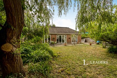 4 bedroom bungalow to rent Oakington Road, CB24 - Photo 4