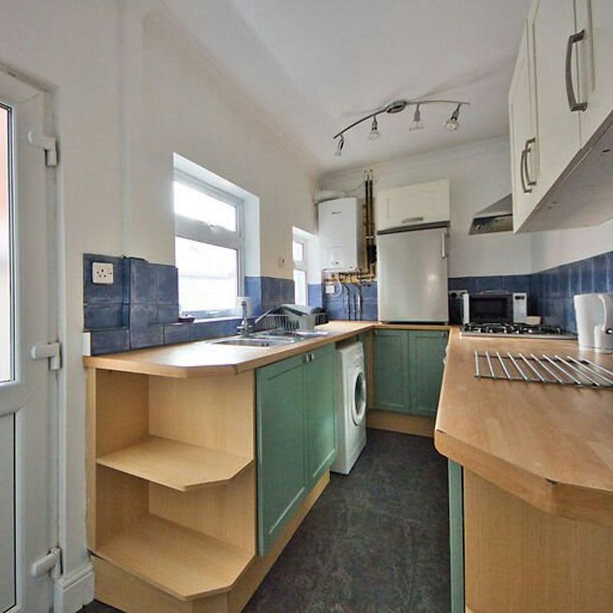 Avenue Road Extension, Clarendon Park, Leicester, LE2 - Photo 1