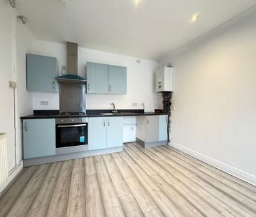 2 bedroom semi-detached house to rent - Photo 4