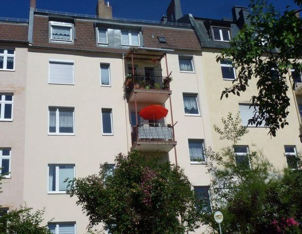 Zentrumsnahe 5-Zimmer-Wohnung (3. OG) in Hof - Süd-Balkon, Kellerabteil & Dachboden - ideal für WGs - Photo 1