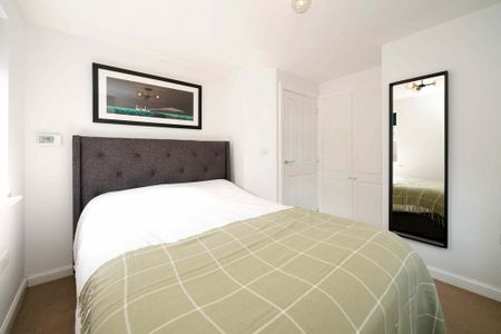 2 bedroom mews to rent - Photo 4