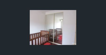 Renovated townhouse - Photo 4