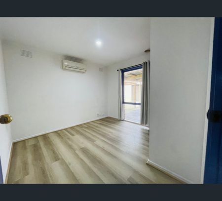 100 Doveton Avenue, Eumemmerring, Vic 3177 - Photo 4